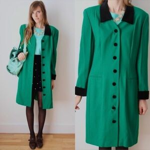 VTG Kasper lt wght lng lined kelly grn coat w blk velvet trm & buttns SZ 12
